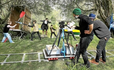 Les tableaux vivants filmés par la compagnie Espèces d'espaces mettent en scène des jeunes du territoire autour de légendes ou histoires inventées autour de l'eau
